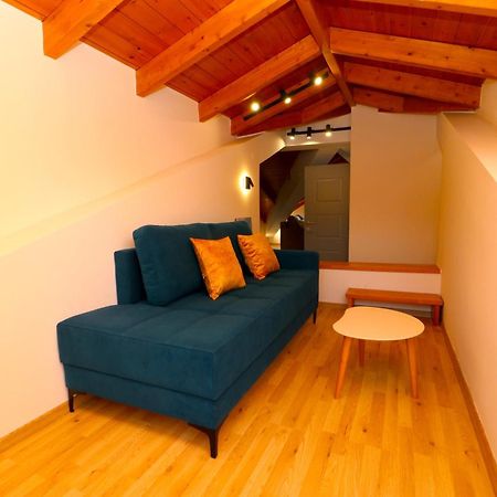 Fegi Rooms Himare Esterno foto