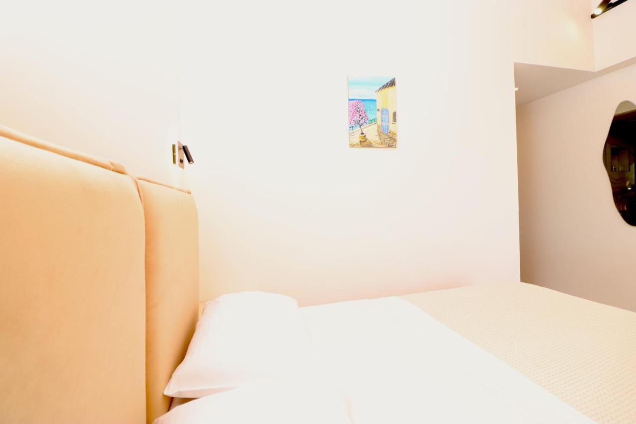 Fegi Rooms Himare Esterno foto