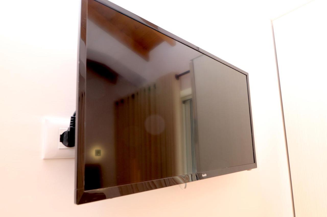 Fegi Rooms Himare Esterno foto
