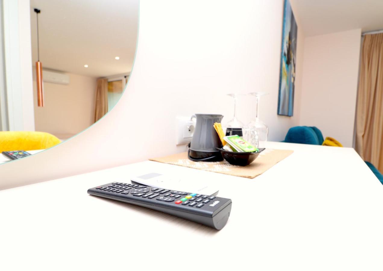 Fegi Rooms Himare Esterno foto