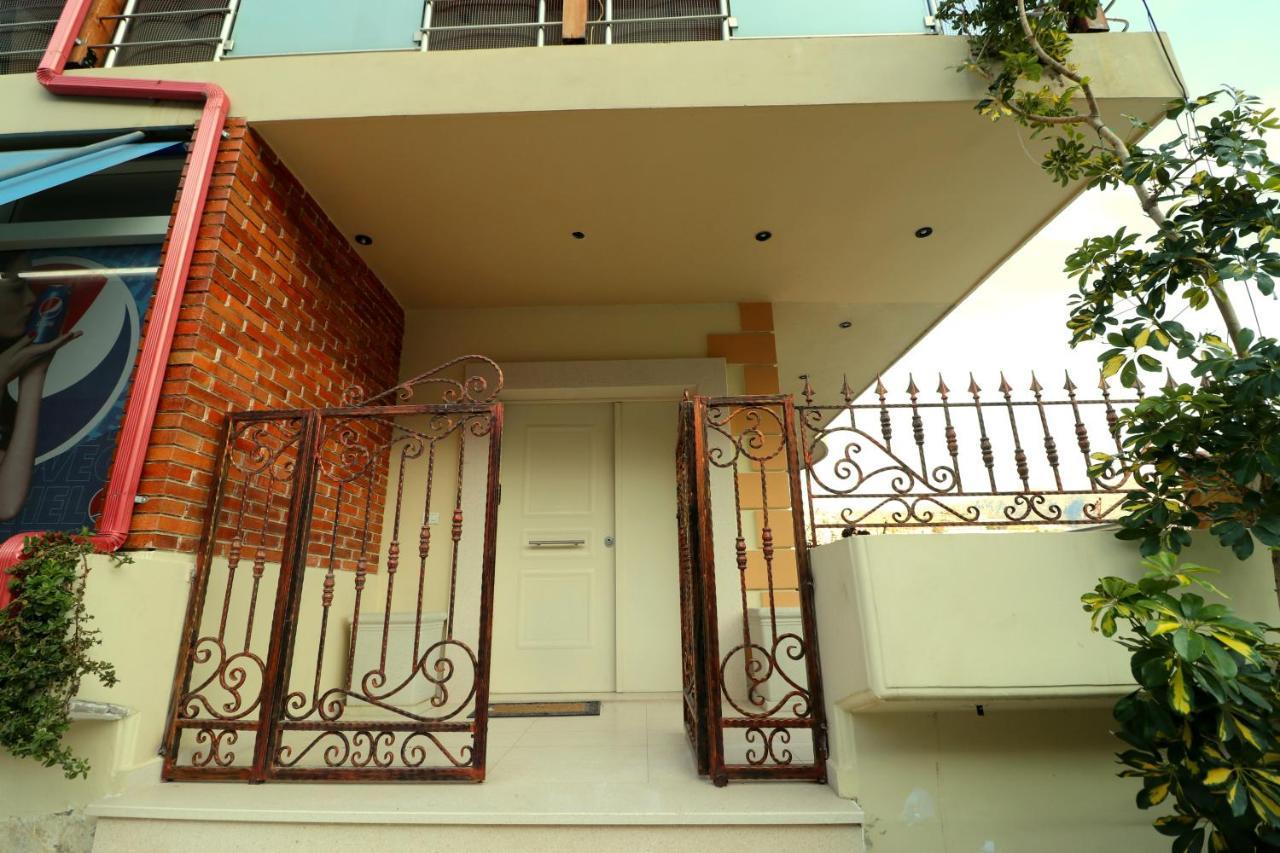 Fegi Rooms Himare Esterno foto