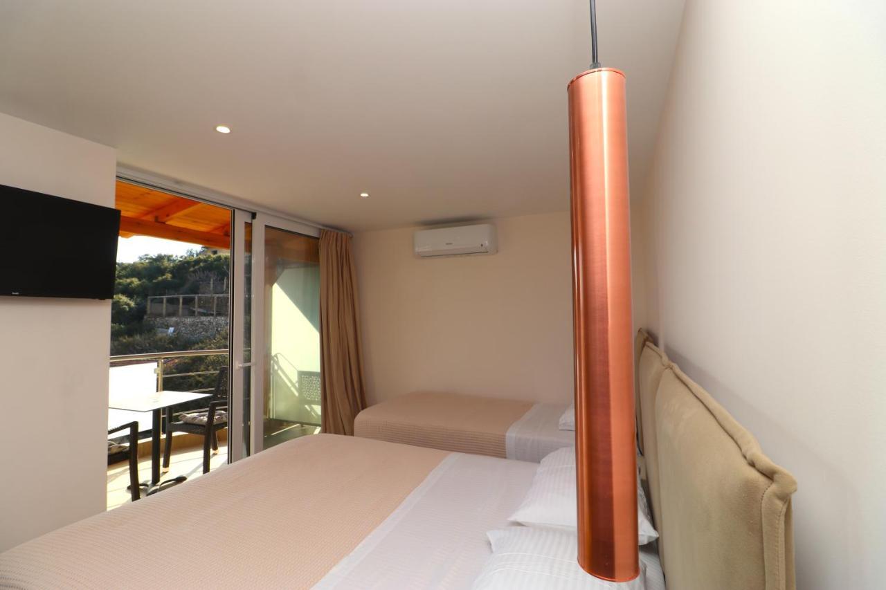 Fegi Rooms Himare Esterno foto