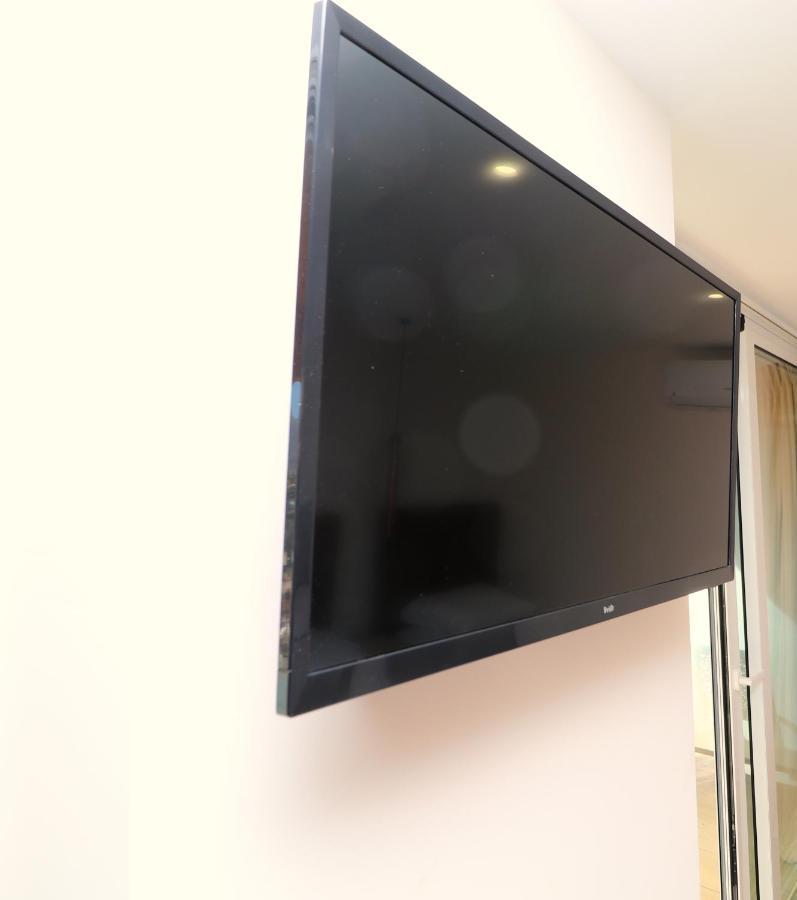 Fegi Rooms Himare Esterno foto