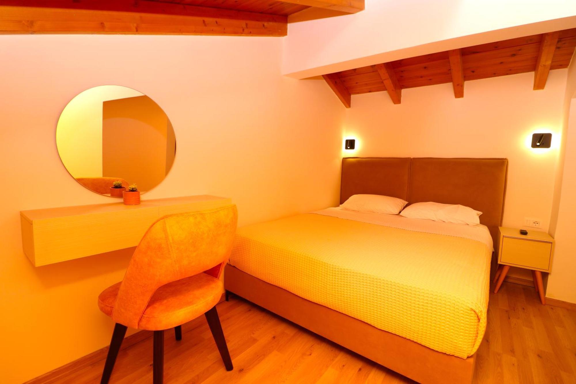 Fegi Rooms Himare Esterno foto