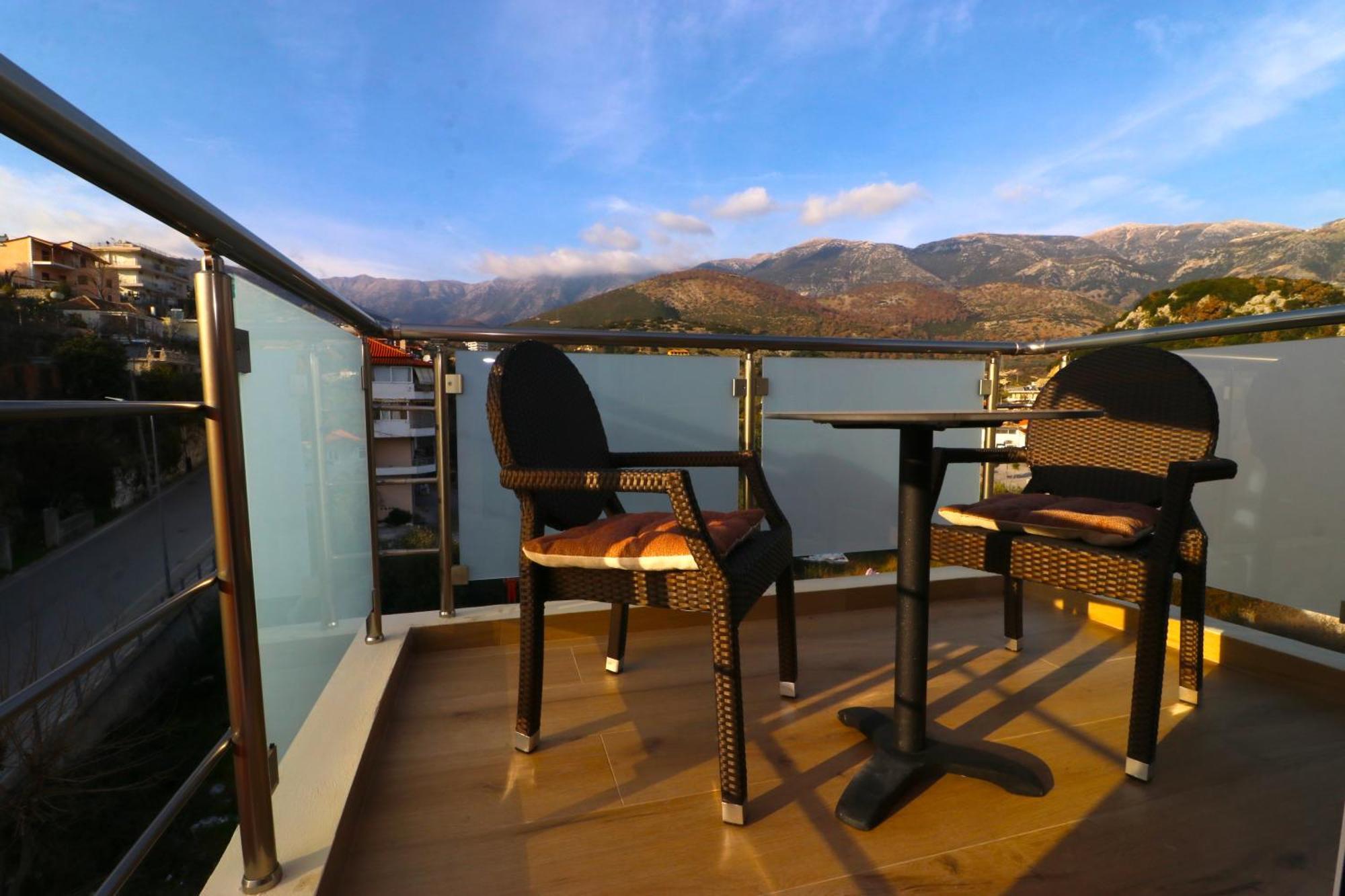 Fegi Rooms Himare Esterno foto