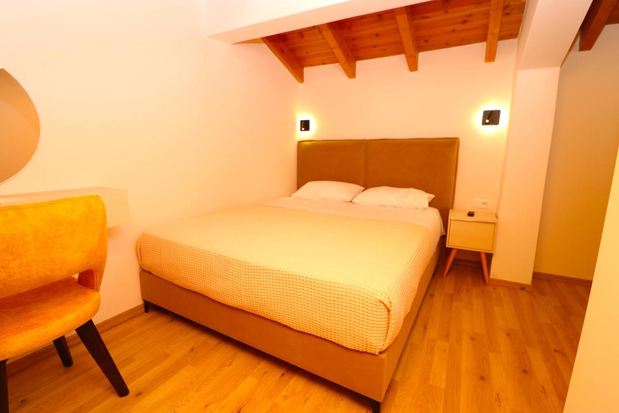 Fegi Rooms Himare Esterno foto