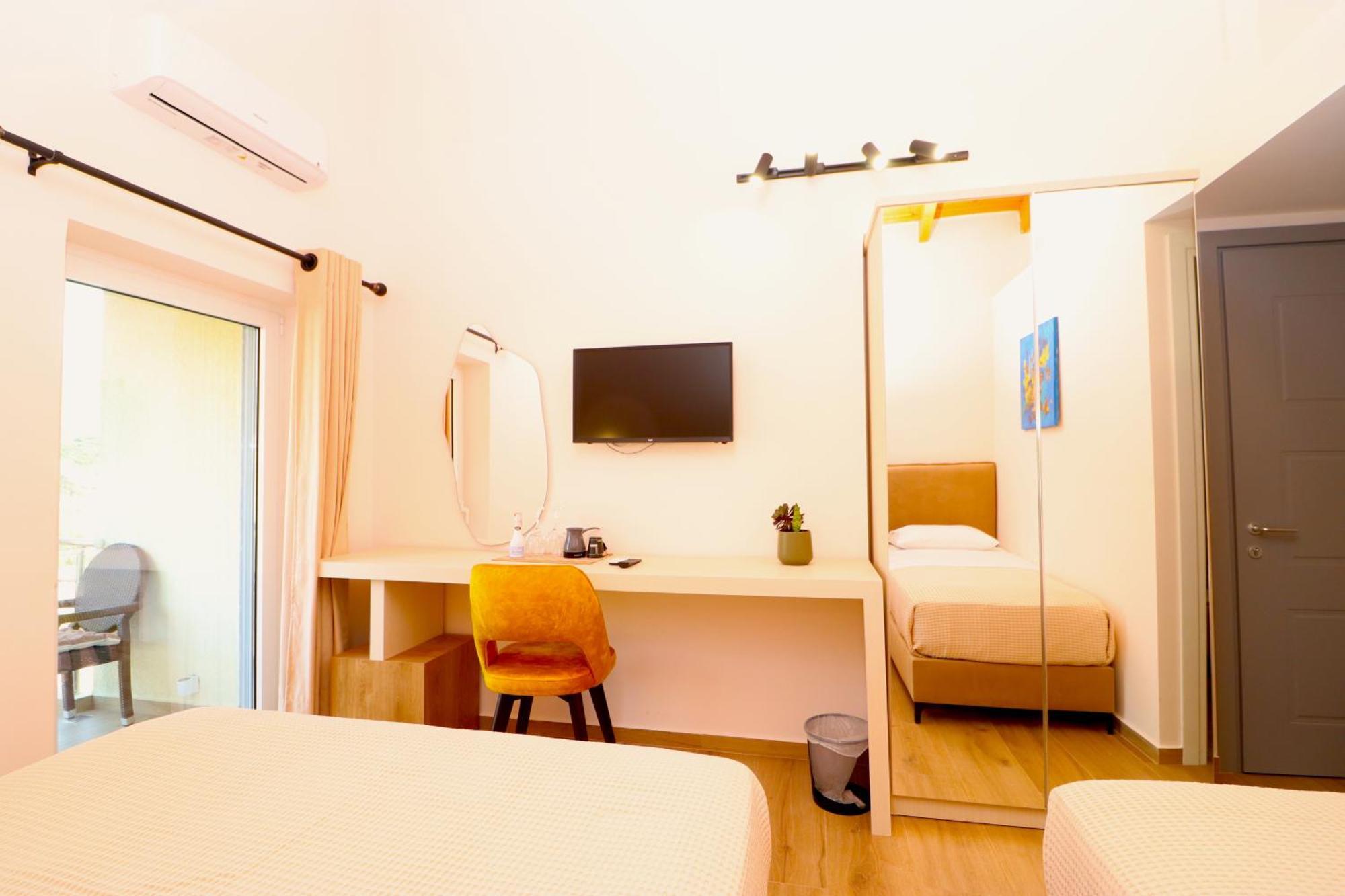 Fegi Rooms Himare Esterno foto