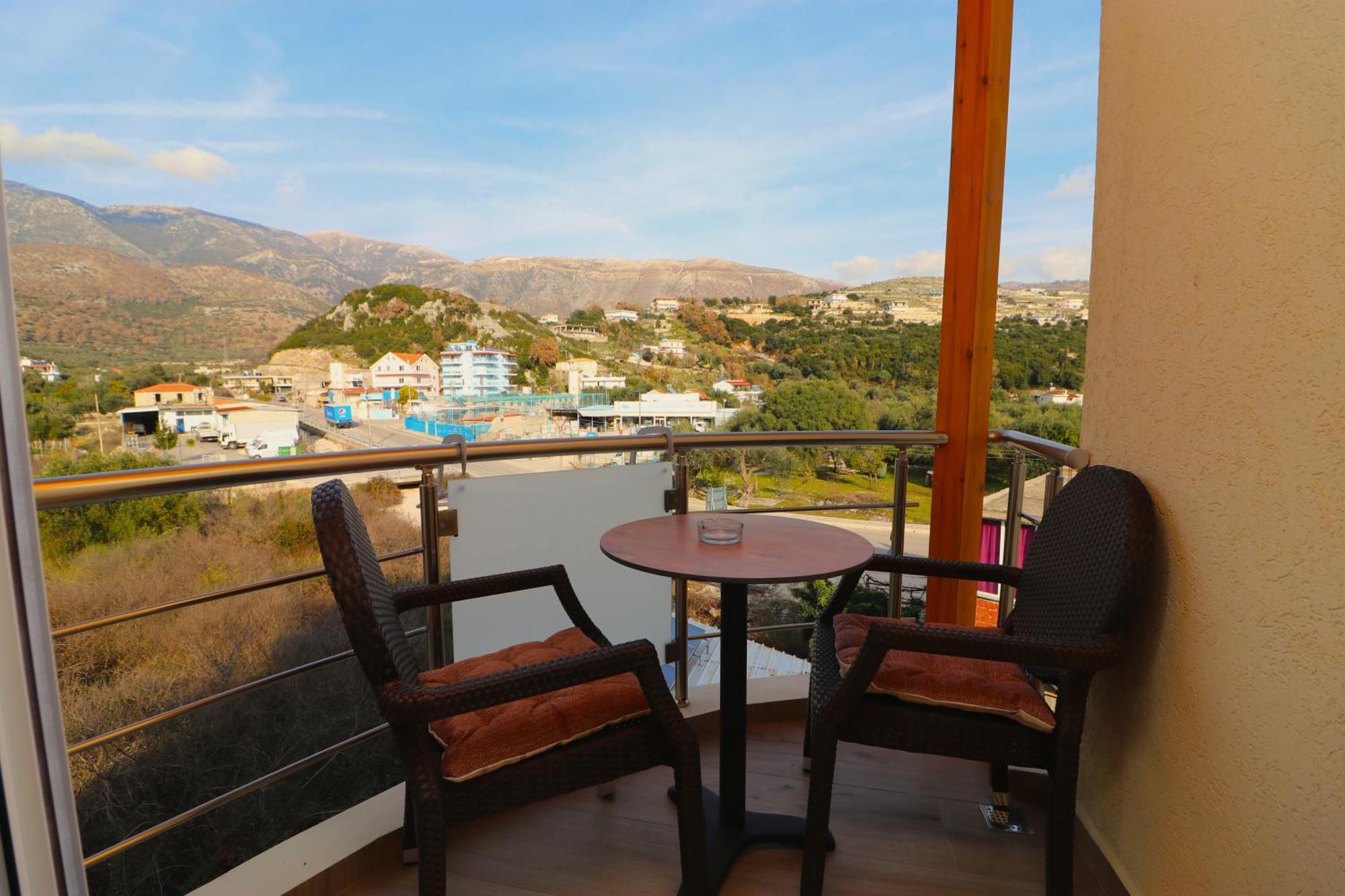 Fegi Rooms Himare Esterno foto