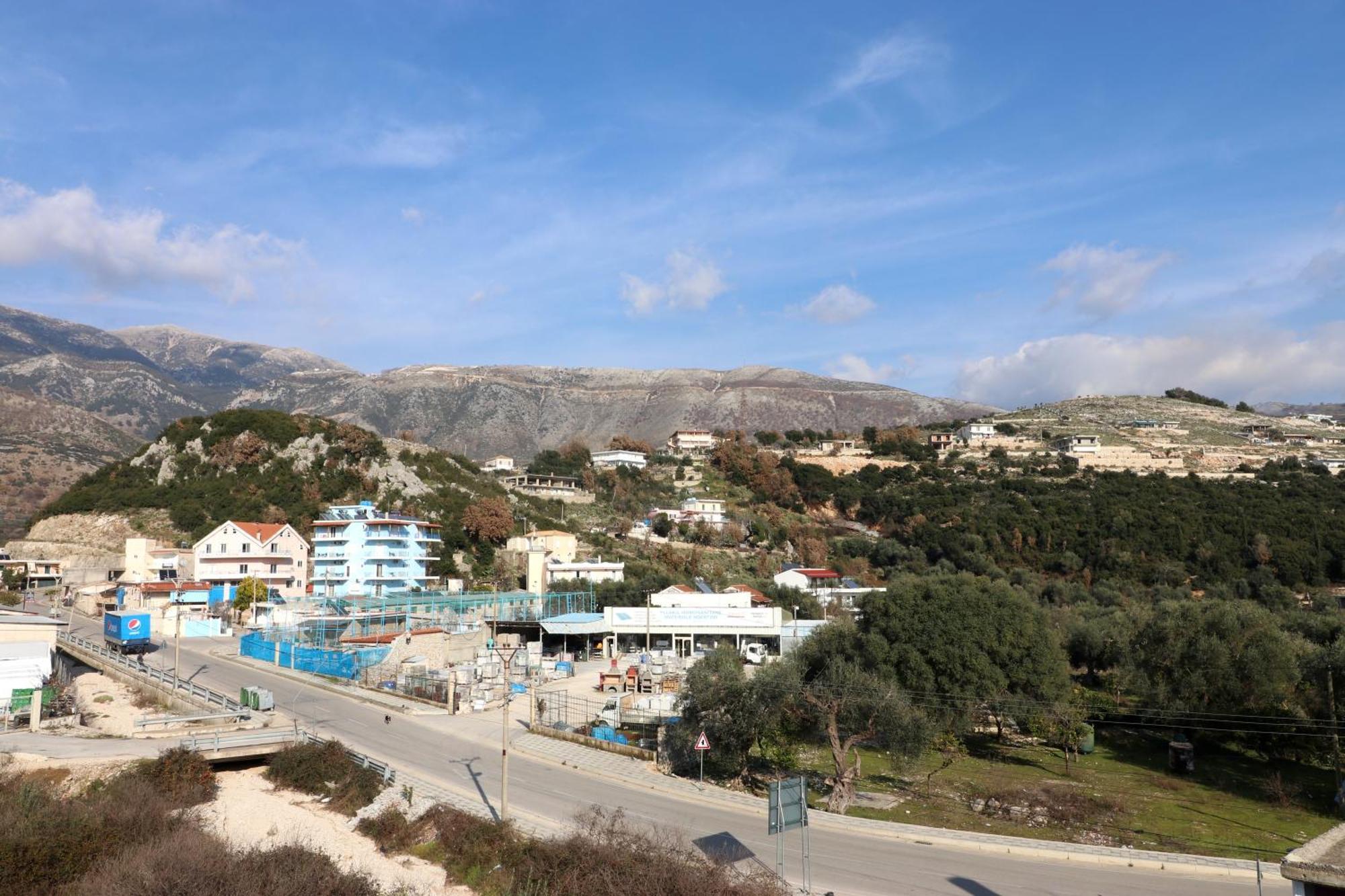 Fegi Rooms Himare Esterno foto